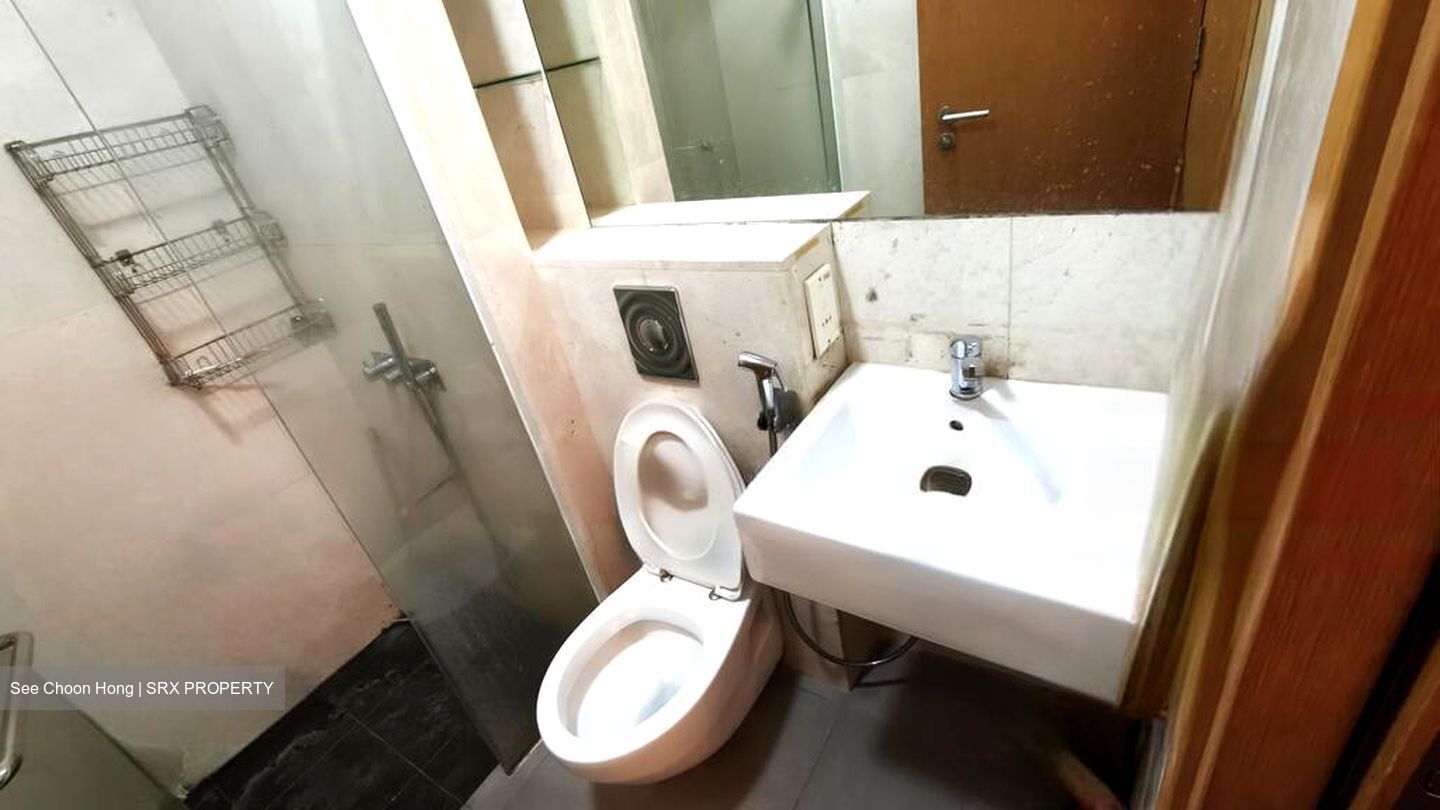R66 Apartments (D8), Apartment #484113971